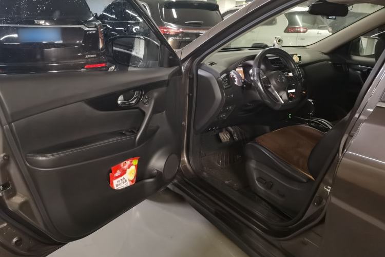 Used Nissan X-Trail 2017 2.5L CVT Luxury Edition 4WD Driver Seat