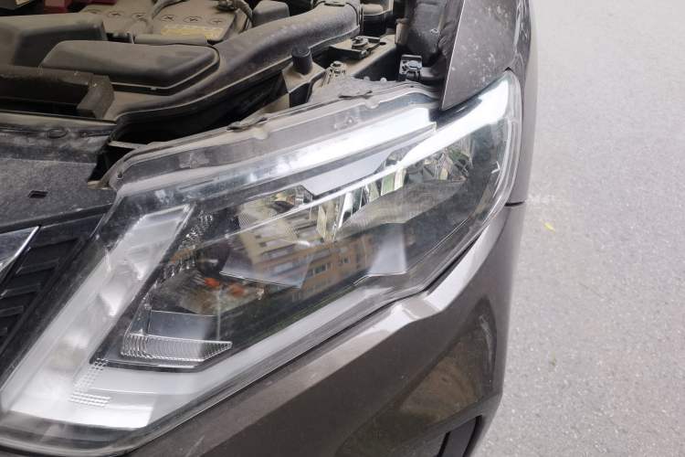 Used Nissan X-Trail 2017 2.0L CVT Comfort Edition 2WD Engine Bay Left