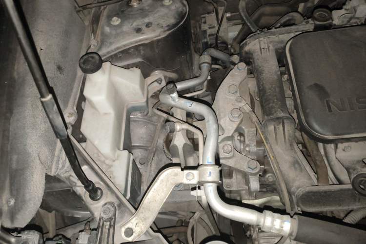 Used Nissan X-Trail 2017 2.0L CVT Comfort Edition 2WD Engine Bay Right