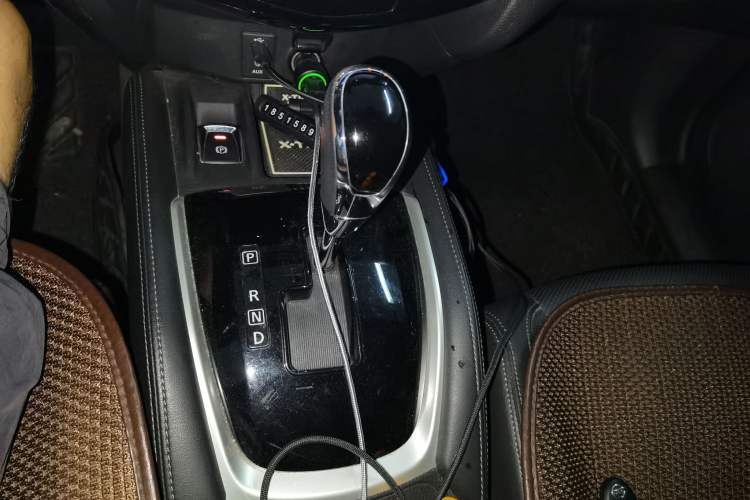 Used Nissan X-Trail 2017 2.5L CVT Luxury Edition 4WD Gear Lever