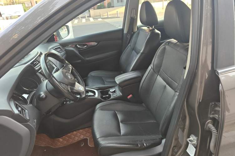 Used Nissan X-Trail 2017 2.5L CVT Luxury Edition 4WD Left Front Seat