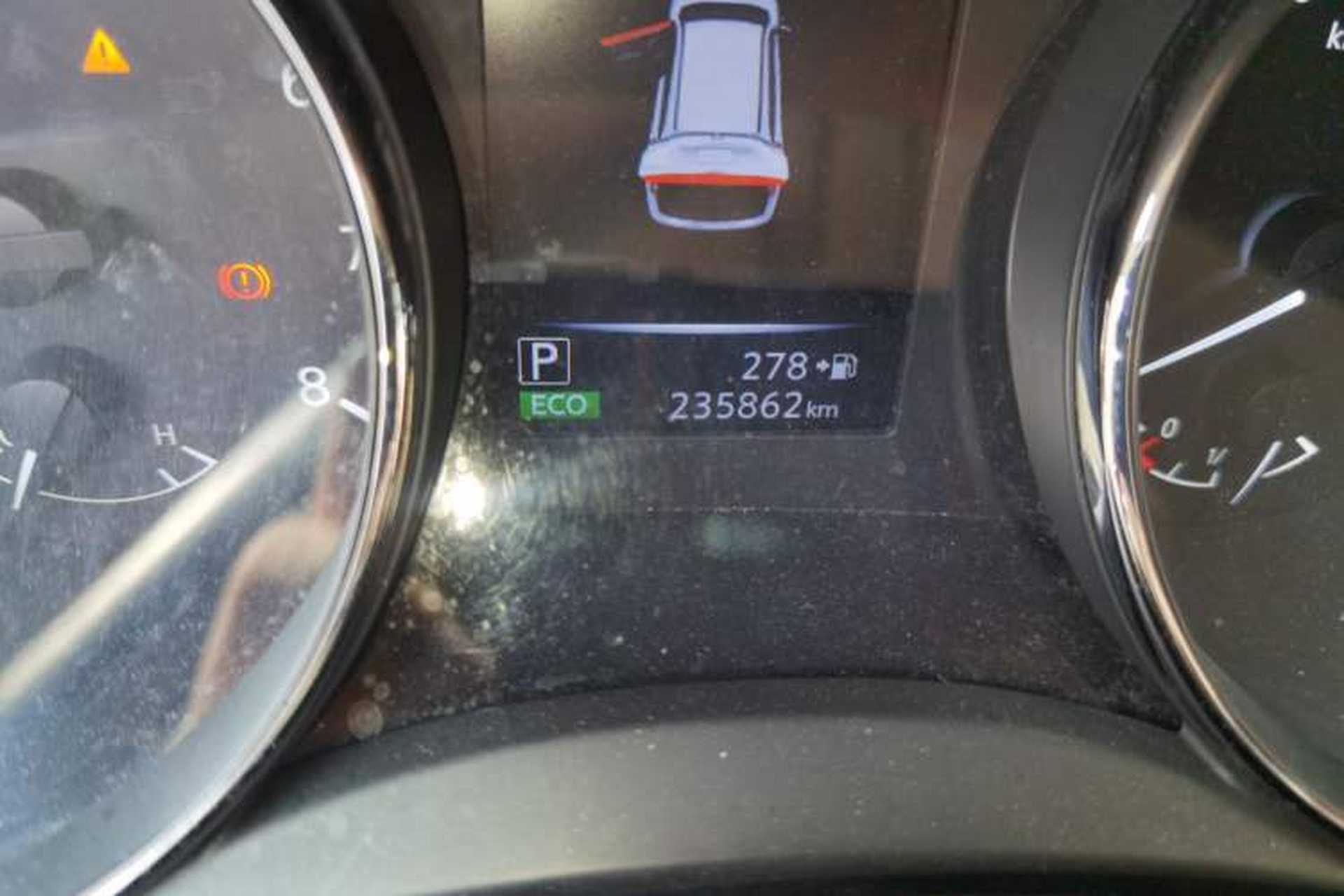 Used Nissan X-Trail 2017 2.0L CVT 7-Seater Comfort Edition 2WD Odometer Close Up