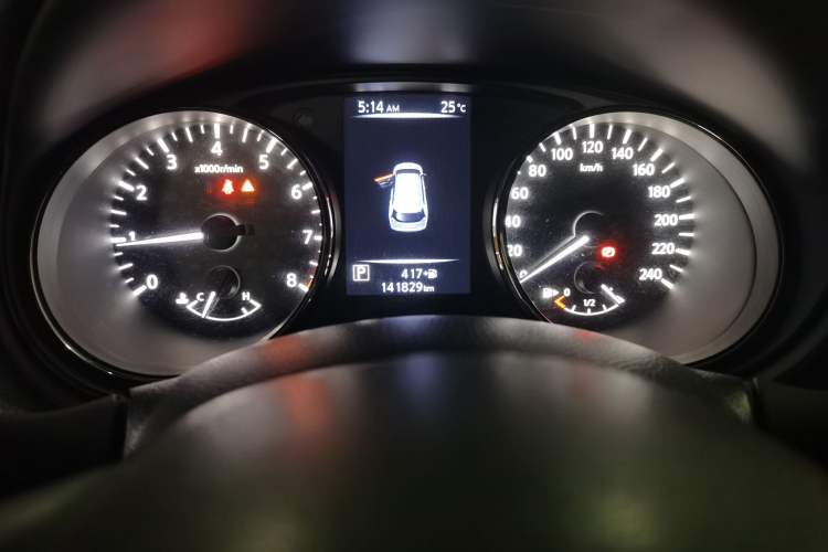Used Nissan X-Trail 2017 2.5L CVT Luxury Edition 4WD Odometer Close Up