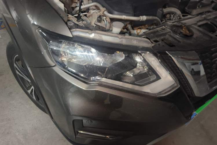 Used Nissan X-Trail 2017 2.5L CVT Luxury Edition 4WD Right Front Headlight