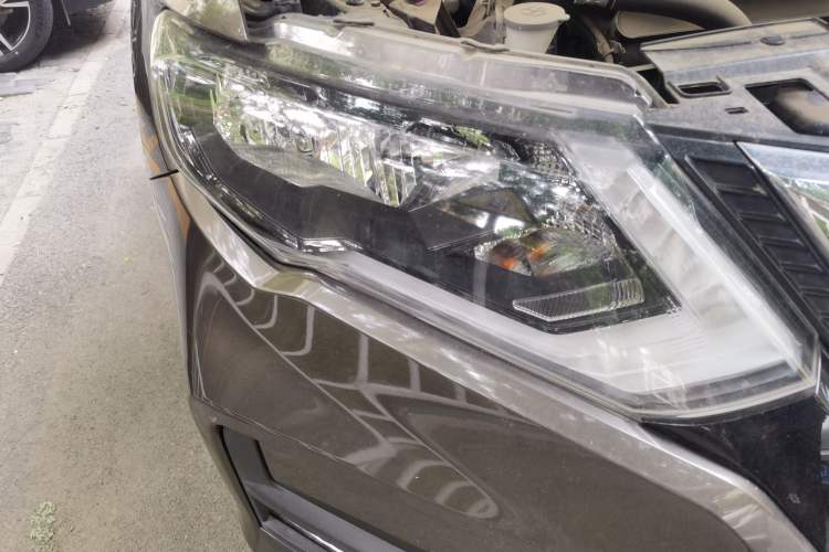 Used Nissan X-Trail 2017 2.0L CVT Comfort Edition 2WD Right Front Headlight