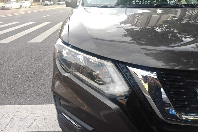 Used Nissan X-Trail 2017 2.5L CVT Luxury Edition 4WD Right Front Headlight