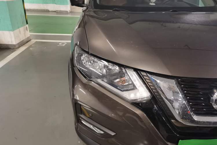 Used Nissan X-Trail 2017 2.5L CVT Luxury Edition 4WD Right Front Headlight