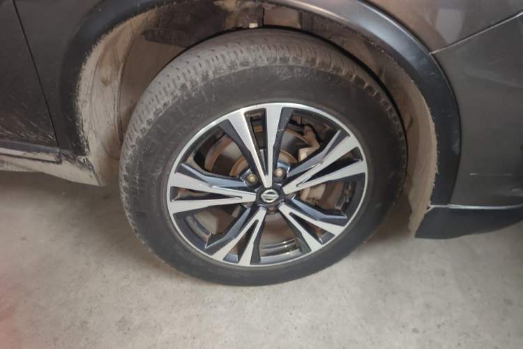 Used Nissan X-Trail 2017 2.5L CVT Luxury Edition 4WD Right Front Wheel Hub