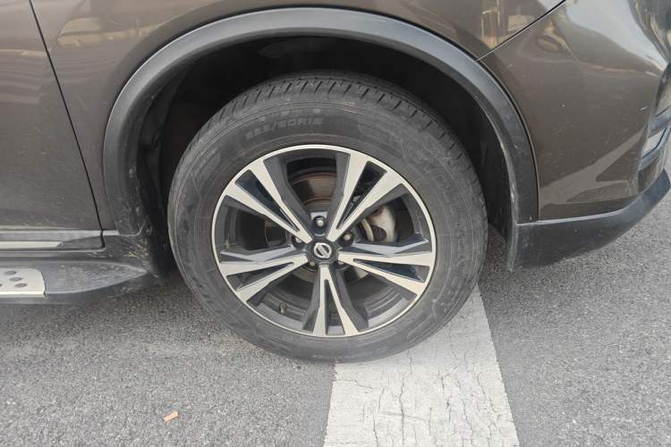 Used Nissan X-Trail 2017 2.5L CVT Luxury Edition 4WD Right Front Wheel Hub