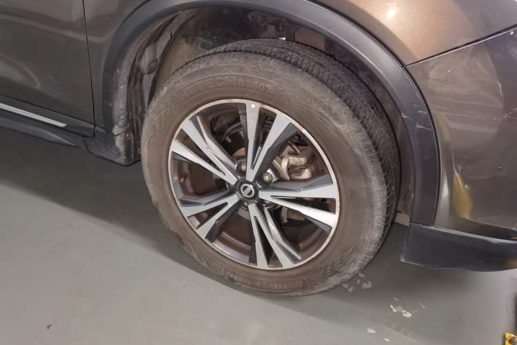 Used Nissan X-Trail 2017 2.5L CVT Luxury Edition 4WD Right Front Wheel Hub