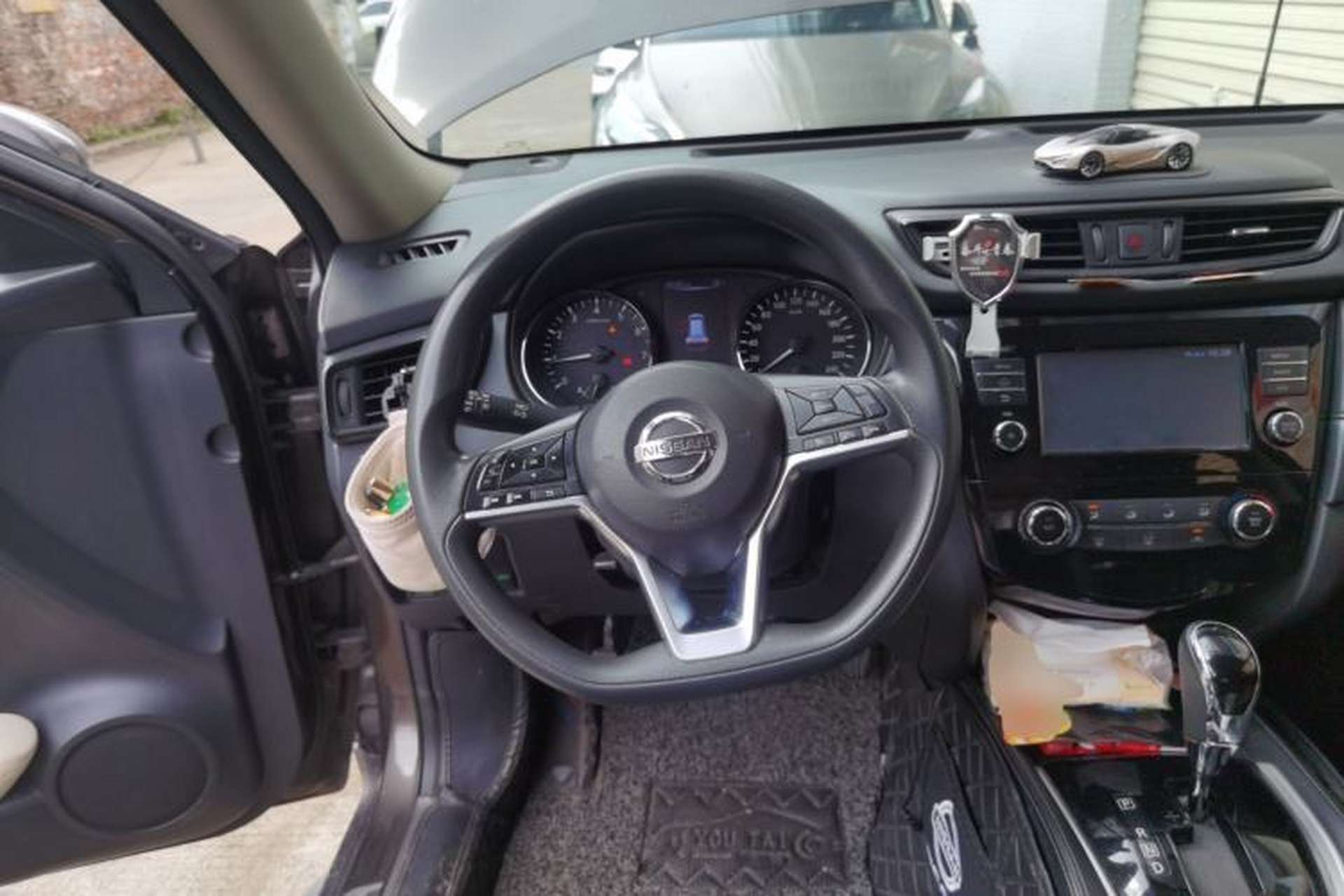 Used Nissan X-Trail 2017 2.0L CVT 7-Seater Comfort Edition 2WD Steering Wheel