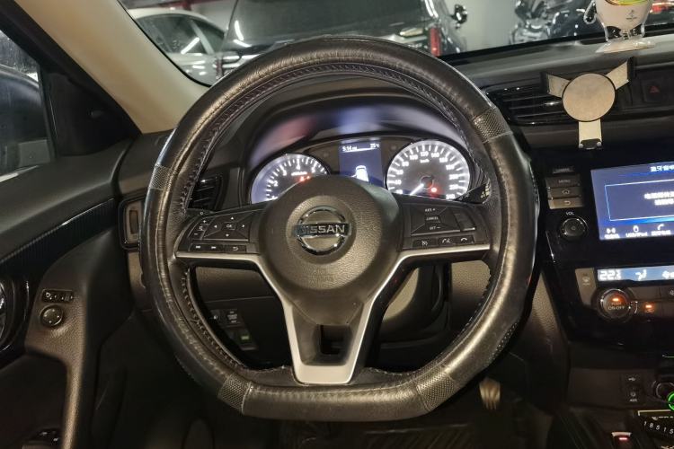 Used Nissan X-Trail 2017 2.5L CVT Luxury Edition 4WD Steering Wheel