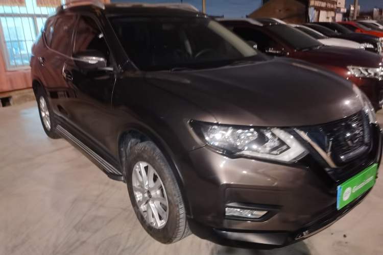 Used Nissan X-Trail 2017 2.0L CVT Comfort Edition 2WD Front Right 45 Deg