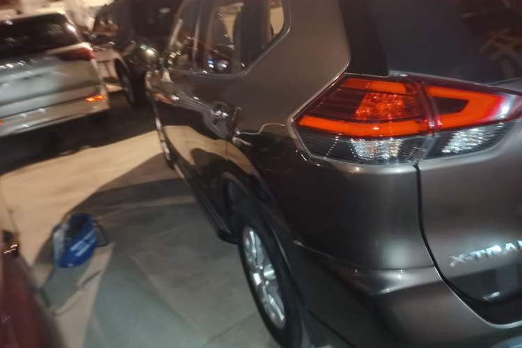 Used Nissan X-Trail 2017 2.0L CVT Comfort Edition 2WD Left Side