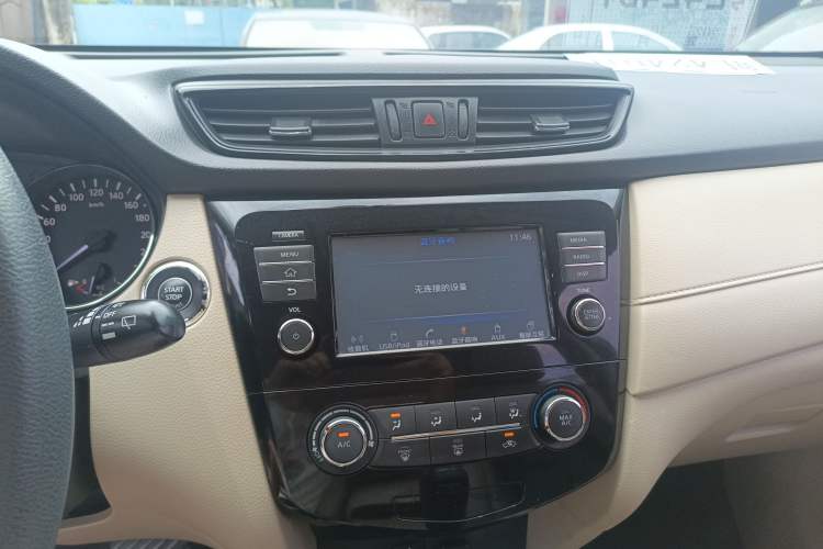 Used Nissan X-Trail 2017 2.0L CVT Comfort Edition 2WD Audio And AC Panel