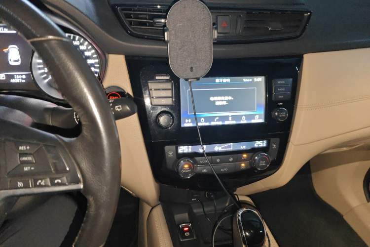 Used Nissan X-Trail 2017 2.5L CVT Luxury Edition 4WD Audio And AC Panel