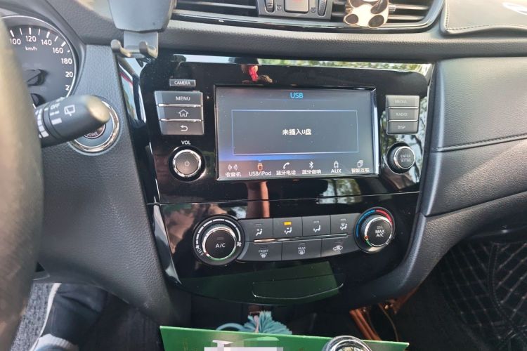 Used Nissan X-Trail 2017 2.0L CVT Comfort Edition 2WD Audio And AC Panel