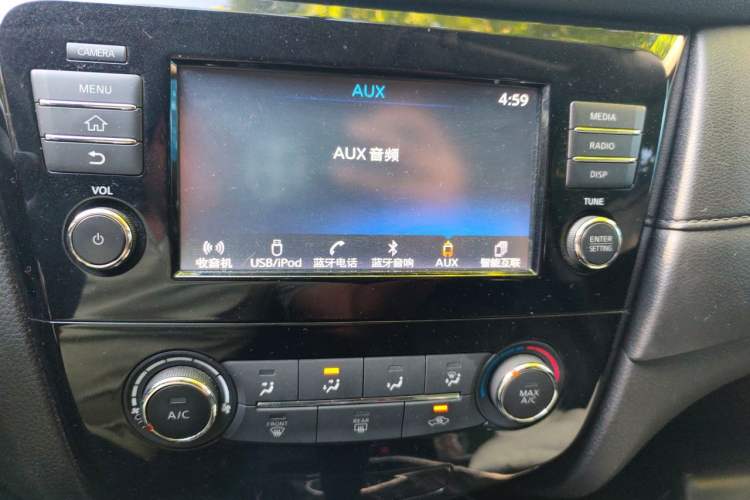 Used Nissan X-Trail 2017 2.0L CVT Comfort Edition 2WD Audio And AC Panel