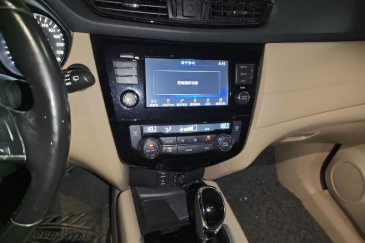 Used Nissan X-Trail 2017 2.0L CVT Smart Enjoyment Version 2WD Audio And AC Panel