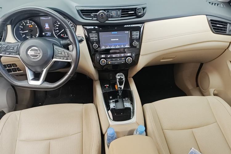 Used Nissan X-Trail 2017 2.5L CVT Luxury Edition 4WD Center Console
