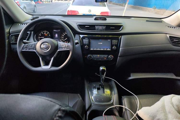 Used Nissan X-Trail 2017 2.0L CVT Comfort Edition 2WD Center Console