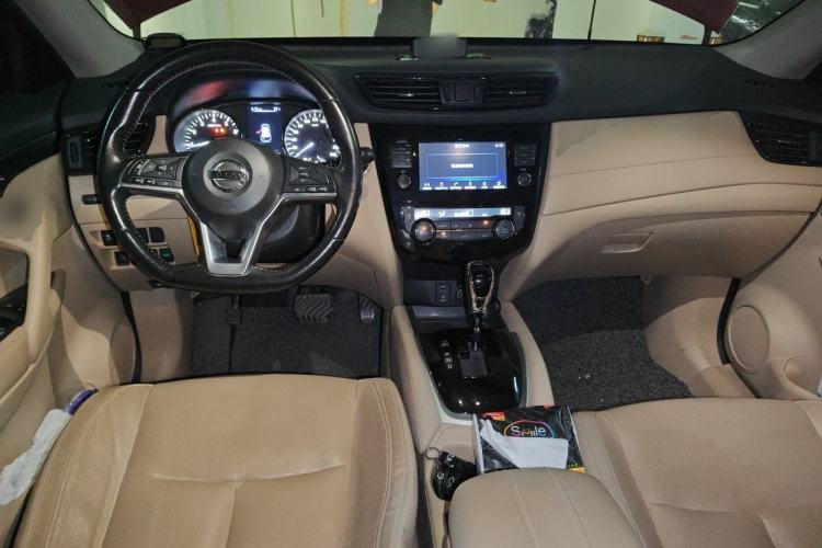 Used Nissan X-Trail 2017 2.0L CVT Smart Enjoyment Version 2WD Center Console
