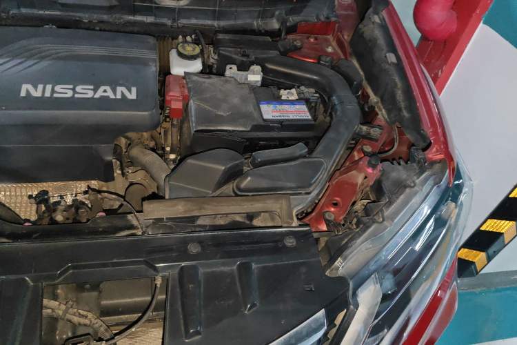 Used Nissan X-Trail 2017 2.5L CVT Luxury Edition 4WD Engine Bay Left