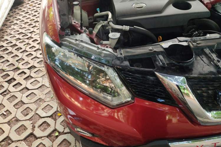 Used Nissan X-Trail 2017 2.0L CVT Comfort Edition 2WD Engine Bay Right