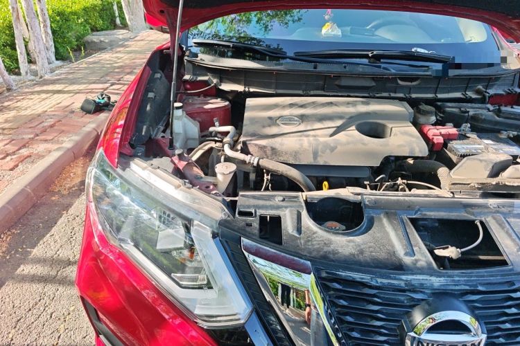 Used Nissan X-Trail 2017 2.0L CVT Comfort Edition 2WD Engine Bay Right