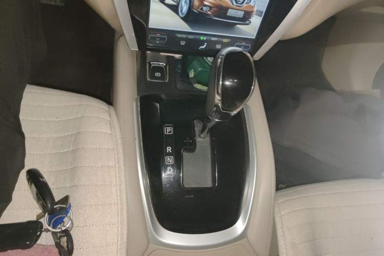 Used Nissan X-Trail 2017 2.5L CVT Luxury Edition 4WD Gear Lever