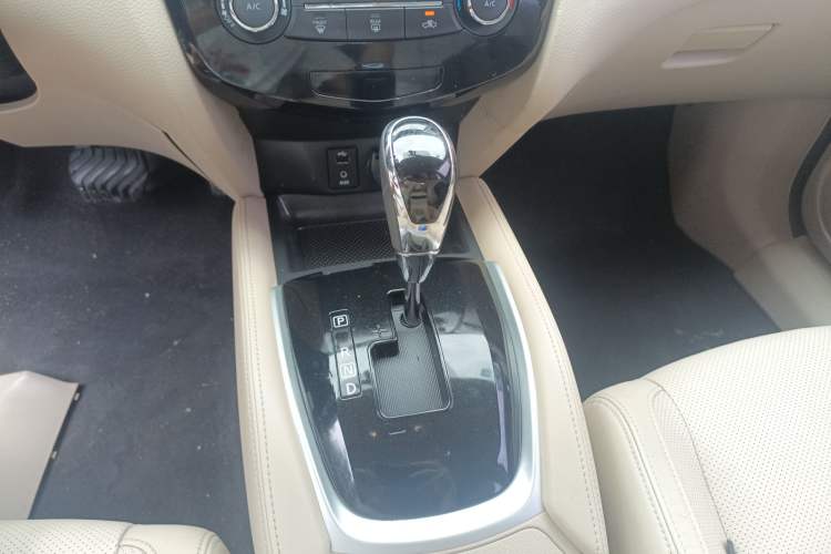 Used Nissan X-Trail 2017 2.0L CVT Comfort Edition 2WD Gear Lever
