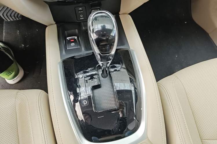 Used Nissan X-Trail 2017 2.5L CVT Luxury Edition 4WD Gear Lever