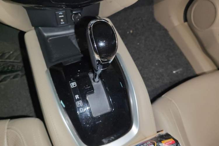 Used Nissan X-Trail 2017 2.0L CVT Smart Enjoyment Version 2WD Gear Lever
