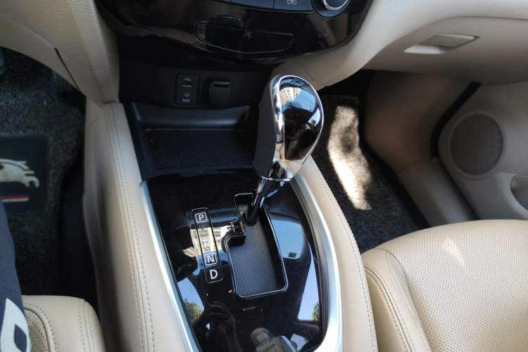 Used Nissan X-Trail 2017 2.0L CVT Comfort Edition 2WD Gear Lever