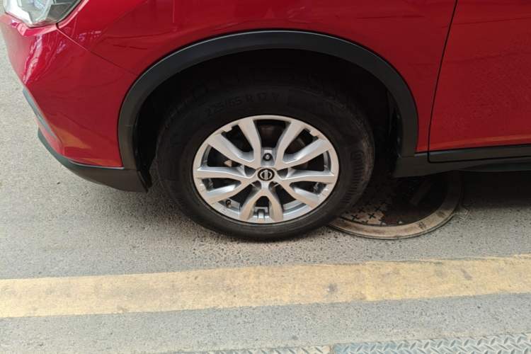 Used Nissan X-Trail 2017 2.0L CVT Comfort Edition 2WD Left Front Wheel Hub