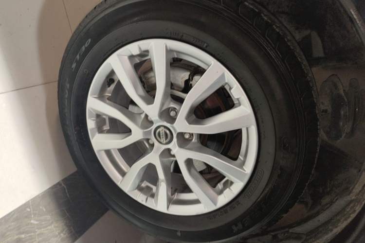 Used Nissan X-Trail 2017 2.0L CVT Comfort Edition 2WD Left Front Wheel Hub