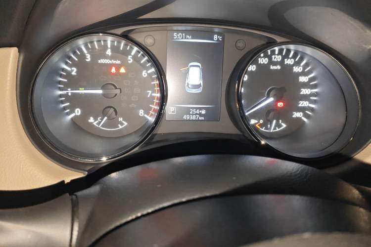 Used Nissan X-Trail 2017 2.5L CVT Luxury Edition 4WD Odometer Close Up