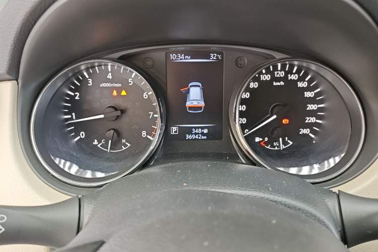 Used Nissan X-Trail 2017 2.5L CVT Luxury Edition 4WD Odometer Close Up
