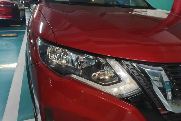 Used Nissan X-Trail 2017 2.5L CVT Luxury Edition 4WD Right Front Headlight