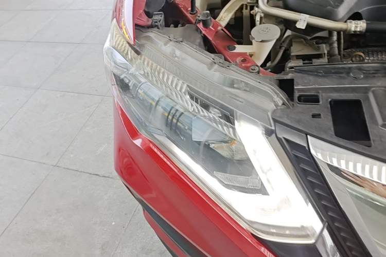 Used Nissan X-Trail 2017 2.5L CVT Luxury Edition 4WD Right Front Headlight