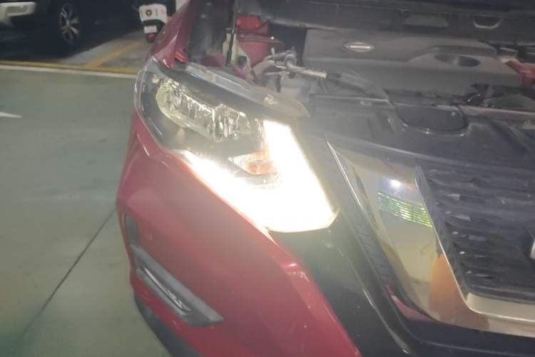 Used Nissan X-Trail 2017 2.0L CVT Smart Enjoyment Version 2WD Right Front Headlight
