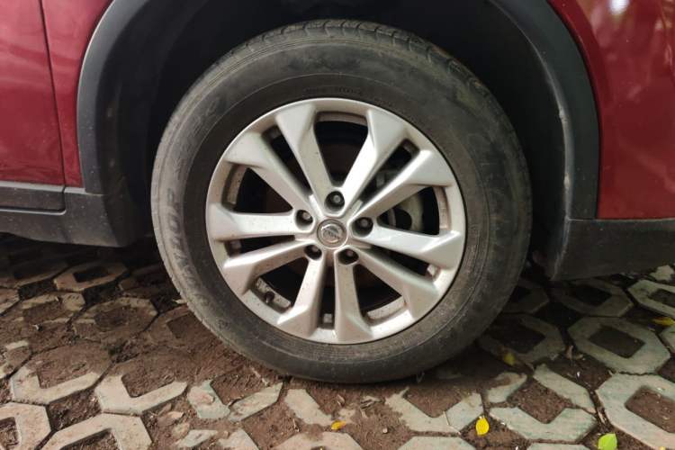 Used Nissan X-Trail 2017 2.0L CVT Comfort Edition 2WD Right Front Wheel Hub