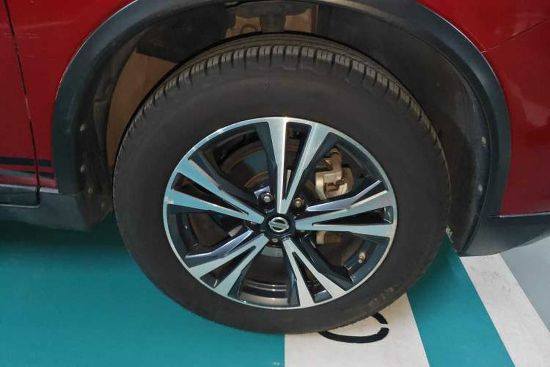 Used Nissan X-Trail 2017 2.5L CVT Luxury Edition 4WD Right Front Wheel Hub