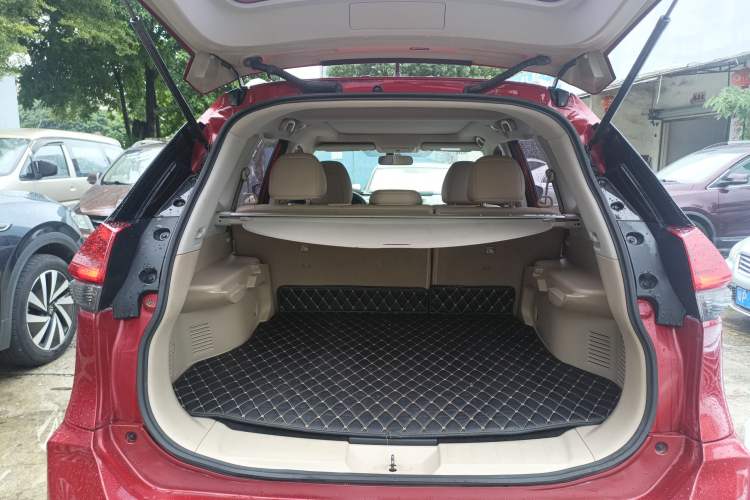 Used Nissan X-Trail 2017 2.0L CVT Comfort Edition 2WD Trunk