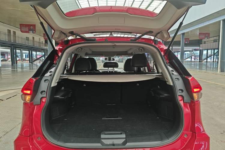 Used Nissan X-Trail 2017 2.0L CVT Comfort Edition 2WD Trunk