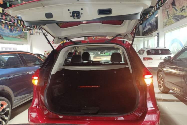 Used Nissan X-Trail 2017 2.0L CVT Comfort Edition 2WD Trunk