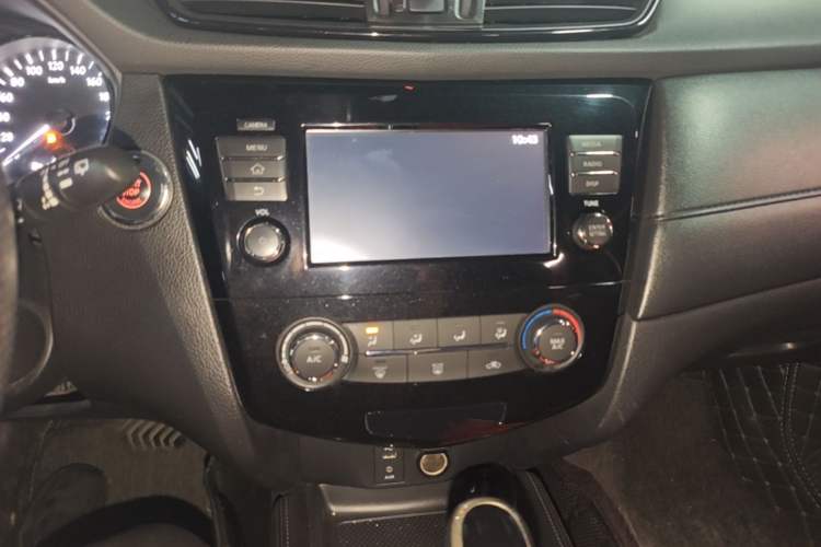 Used Nissan X-Trail 2017 2.0L CVT Comfort Edition 2WD Audio And AC Panel
