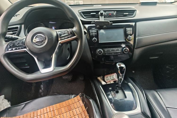 Used Nissan X-Trail 2017 2.0L CVT Comfort Edition 2WD Center Console