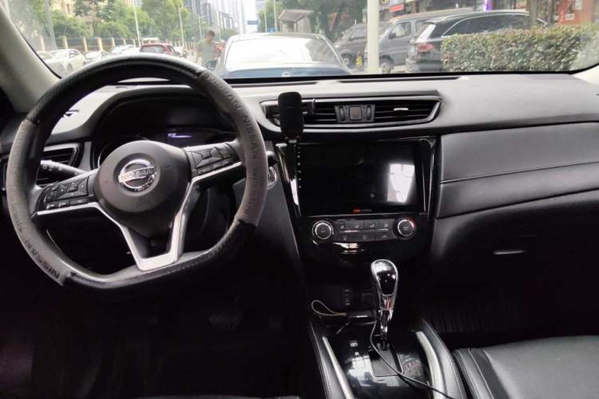 Used Nissan X-Trail 2017 2.0L CVT Comfort Edition 2WD Center Console