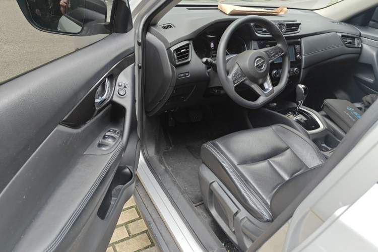 Used Nissan X-Trail 2017 2.0L CVT Comfort Edition 2WD Driver Seat